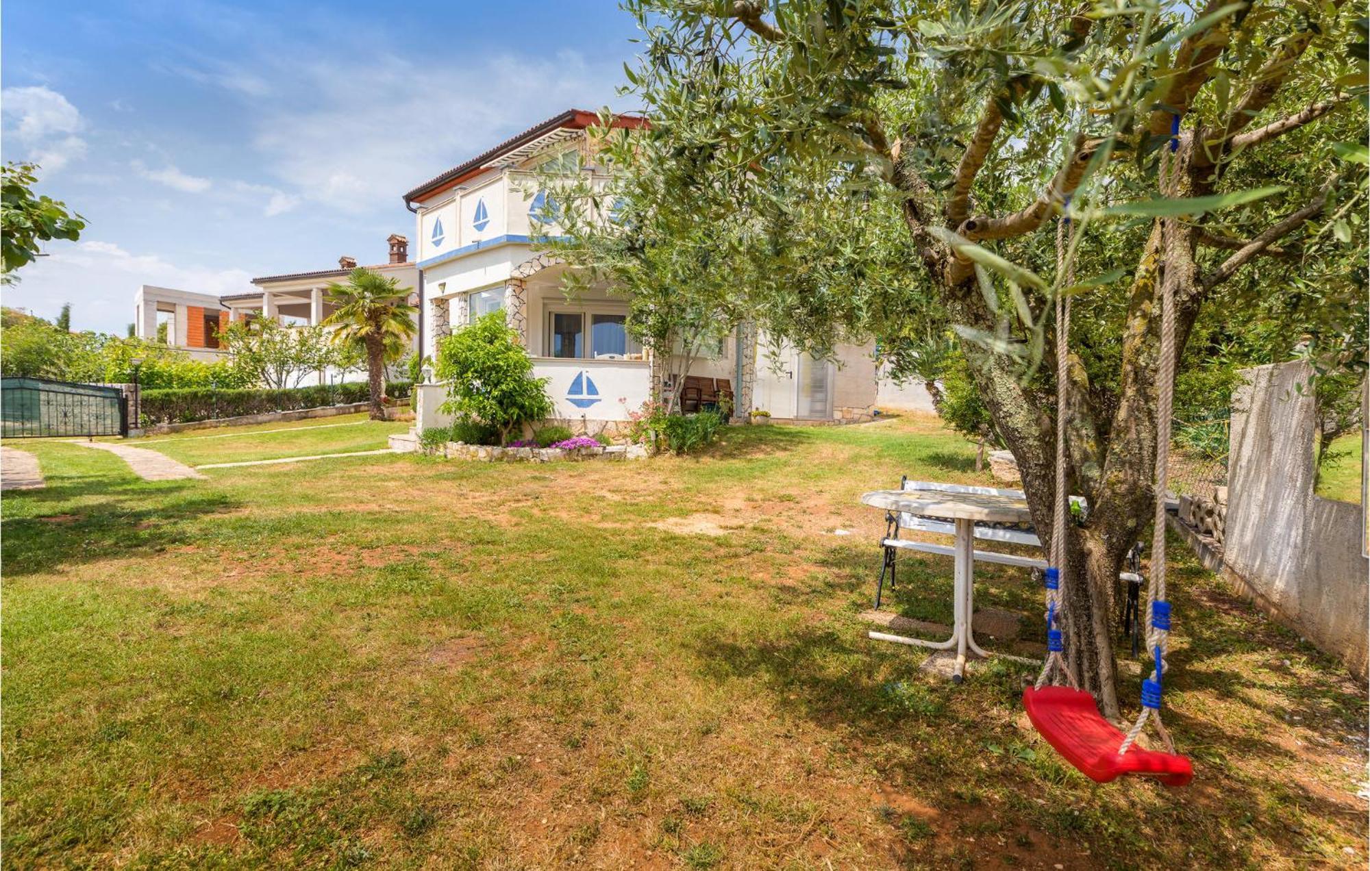 Beautiful Apartment In Barbariga With Kitchen Exterior foto
